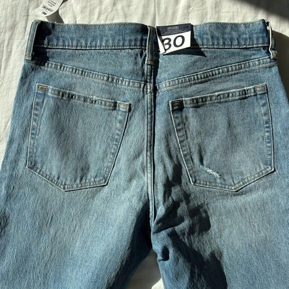 Gap | NWT Cheeky High-Rise Straight Jeans - Size 30 - Picture 2 of 6